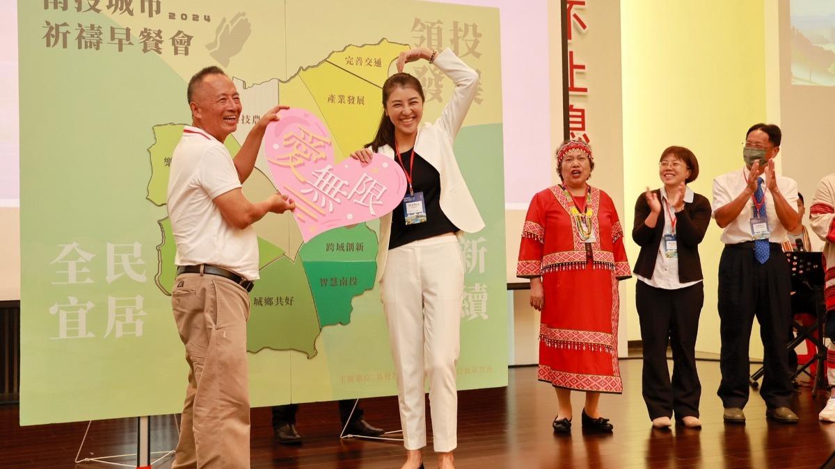 傳遞愛無限!許淑華出席南投城市祈禱早餐會 敬拜禱告為南投祝福