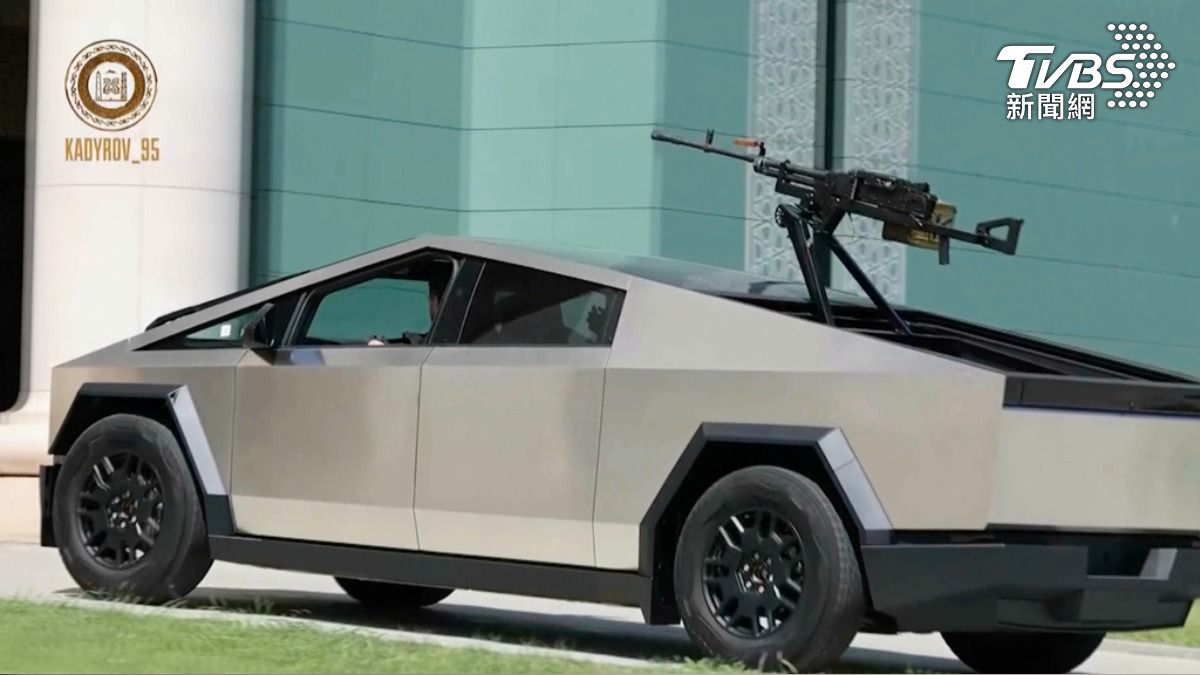 普欽會晤車臣領導人卡德羅夫，商討加強雙邊軍事合作；卡德羅夫也秀出改良款的Cybertruck，聲稱要送到烏克蘭戰場。（圖／達志影像美聯社）