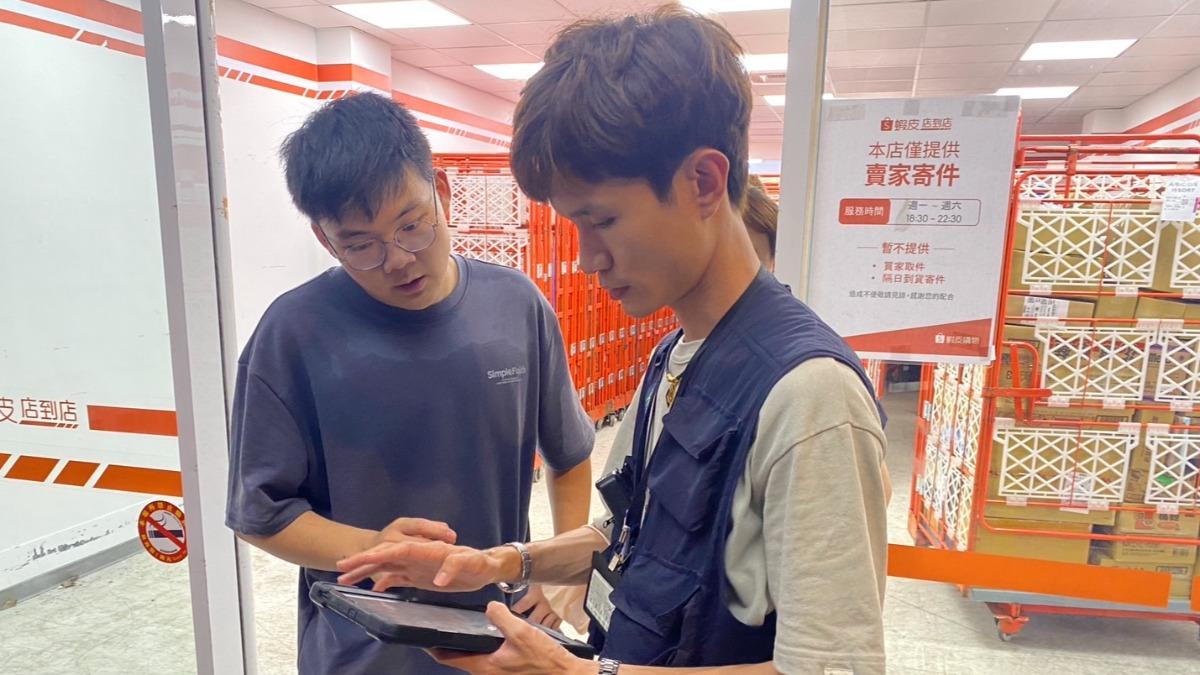台中蝦皮店到店噪音不斷，環保局、警方到場稽查。（圖／台中市議員李天生提供）