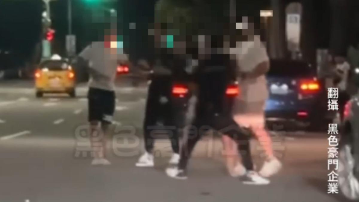 台中街頭鬥毆!酒後亮西瓜刀打到見血 6人被逮:不知吵啥