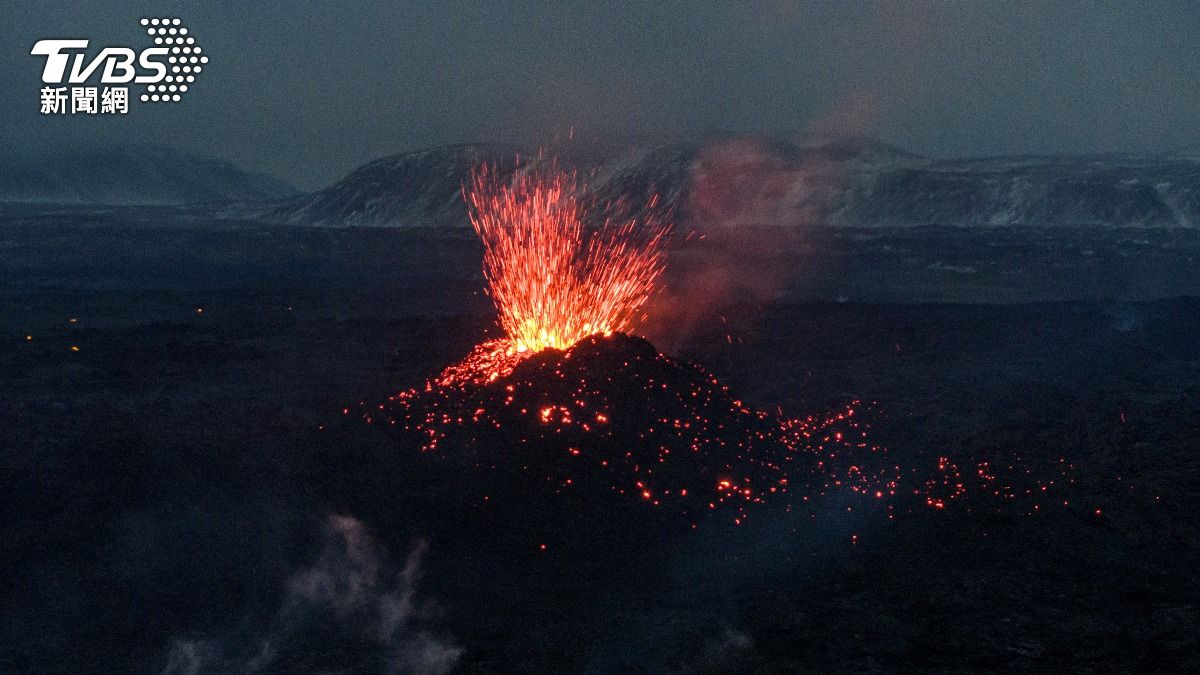 堪察加火山噴發直衝5公里高天際　俄科學家警告：恐有規模9.0強震