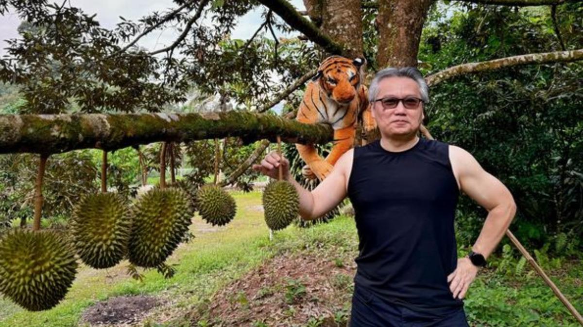 名醫開心分享果園合照!妻見身後「猛獸匍匐」狠盯 急畫紅圈示警搶救
