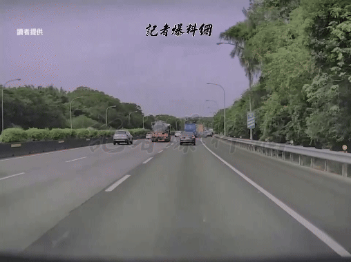 國3香山段6車連環撞,撞擊畫面曝光。(圖/翻攝自記者爆料網)