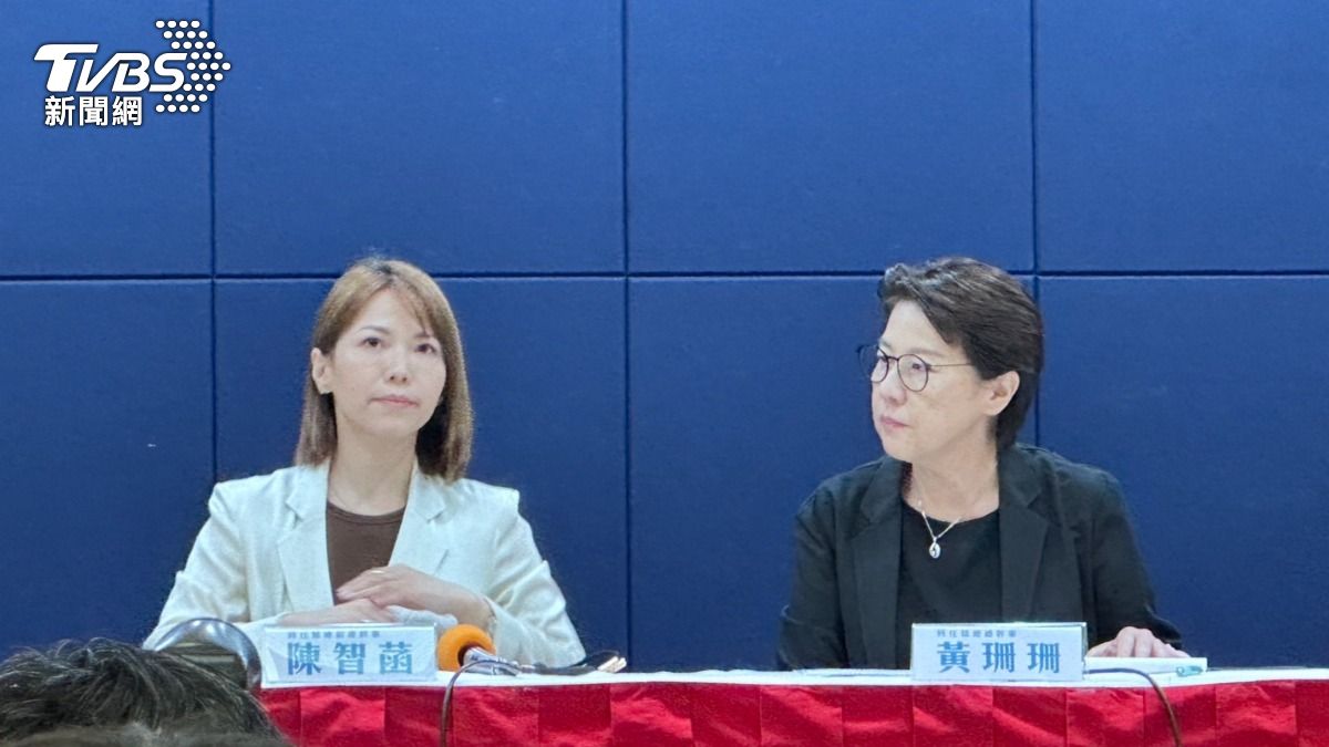 親上火線主持查帳記者會　黃珊珊「不辭立委」：非個人問題