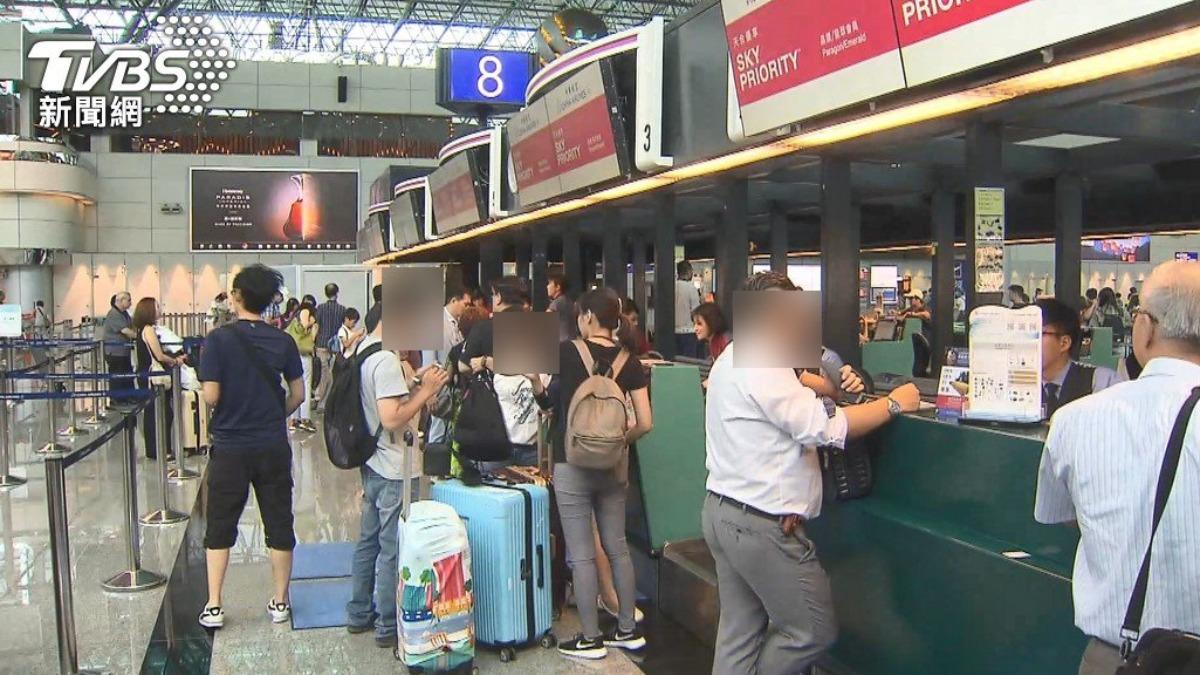 月光族出國玩、吃千元餐!她嘆「沒錢更捨得花」 一票人逆風