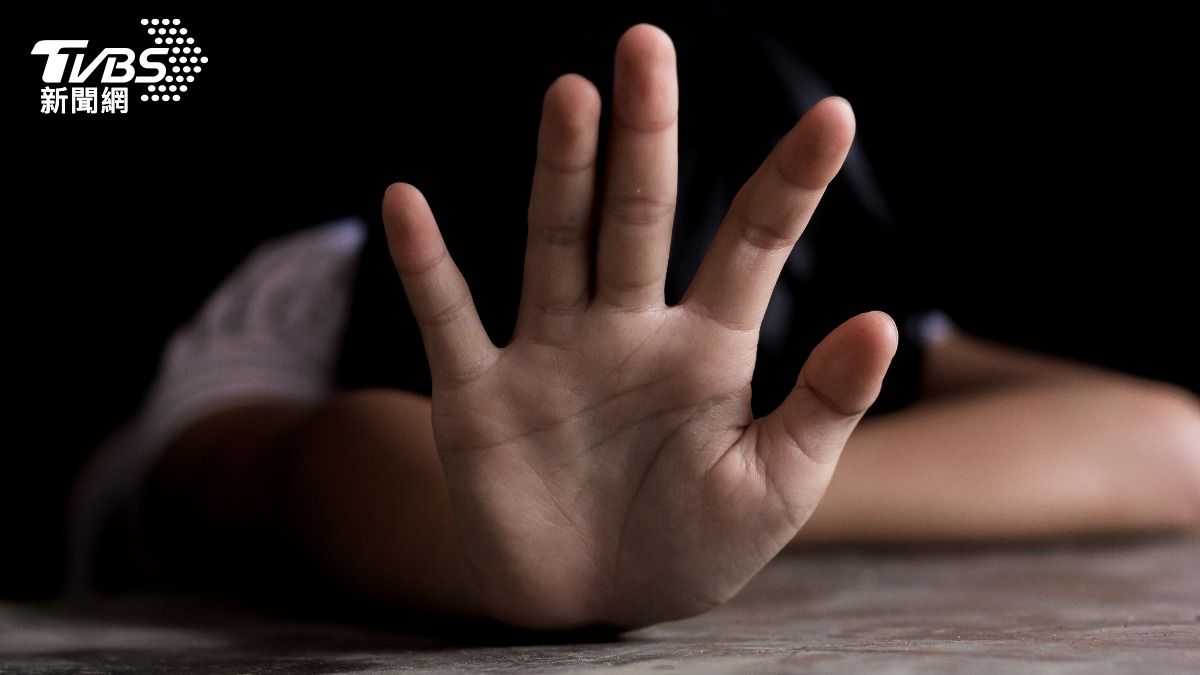 阿公愛「突然摸一下」男孫下面! 遭法辦辯:阿嬤也這樣玩
