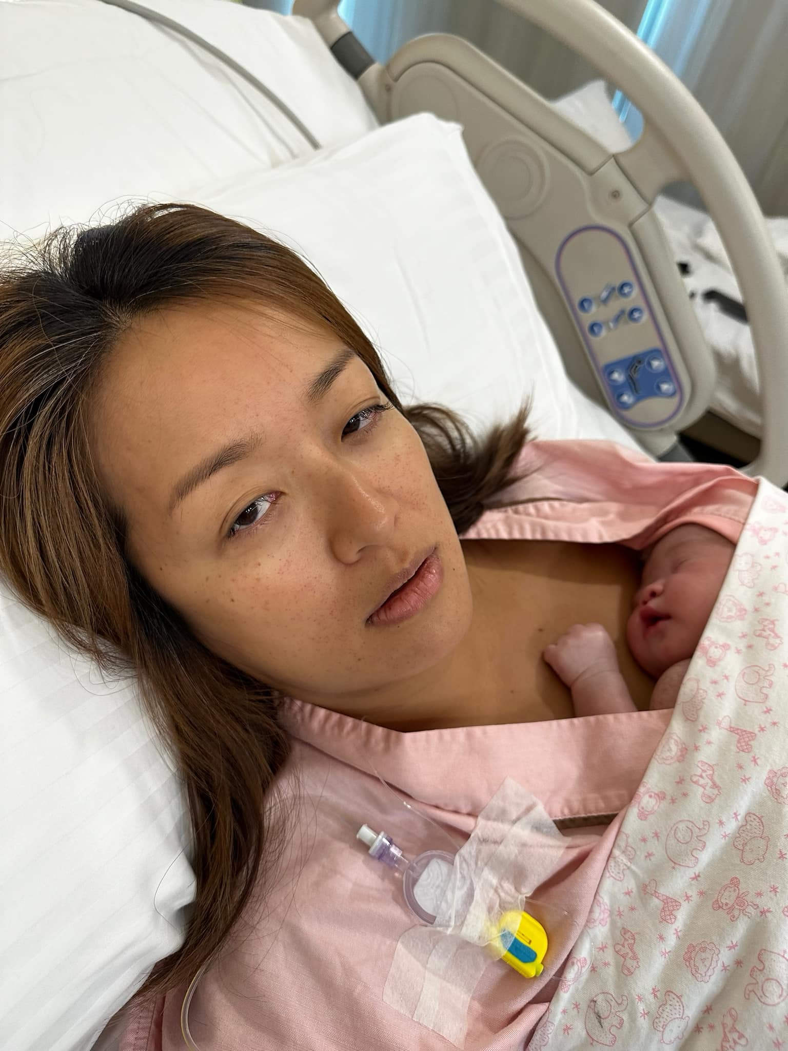 凱莉認為生產相當累人,不解為何有些人產後可以拍出美照。(圖/翻攝自凱莉臉書)