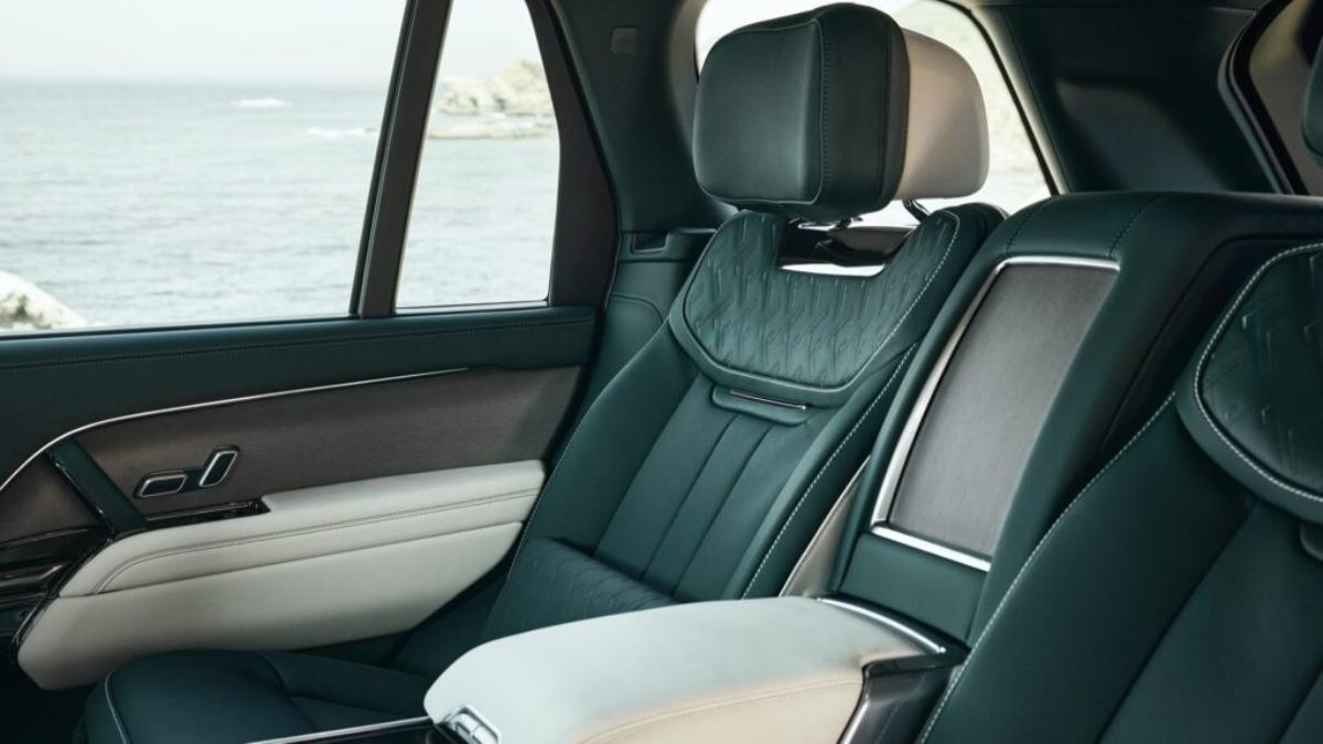 Range Rover SV Carmel Edition配備了全可傾斜的後排座椅。（圖／JLR提供）