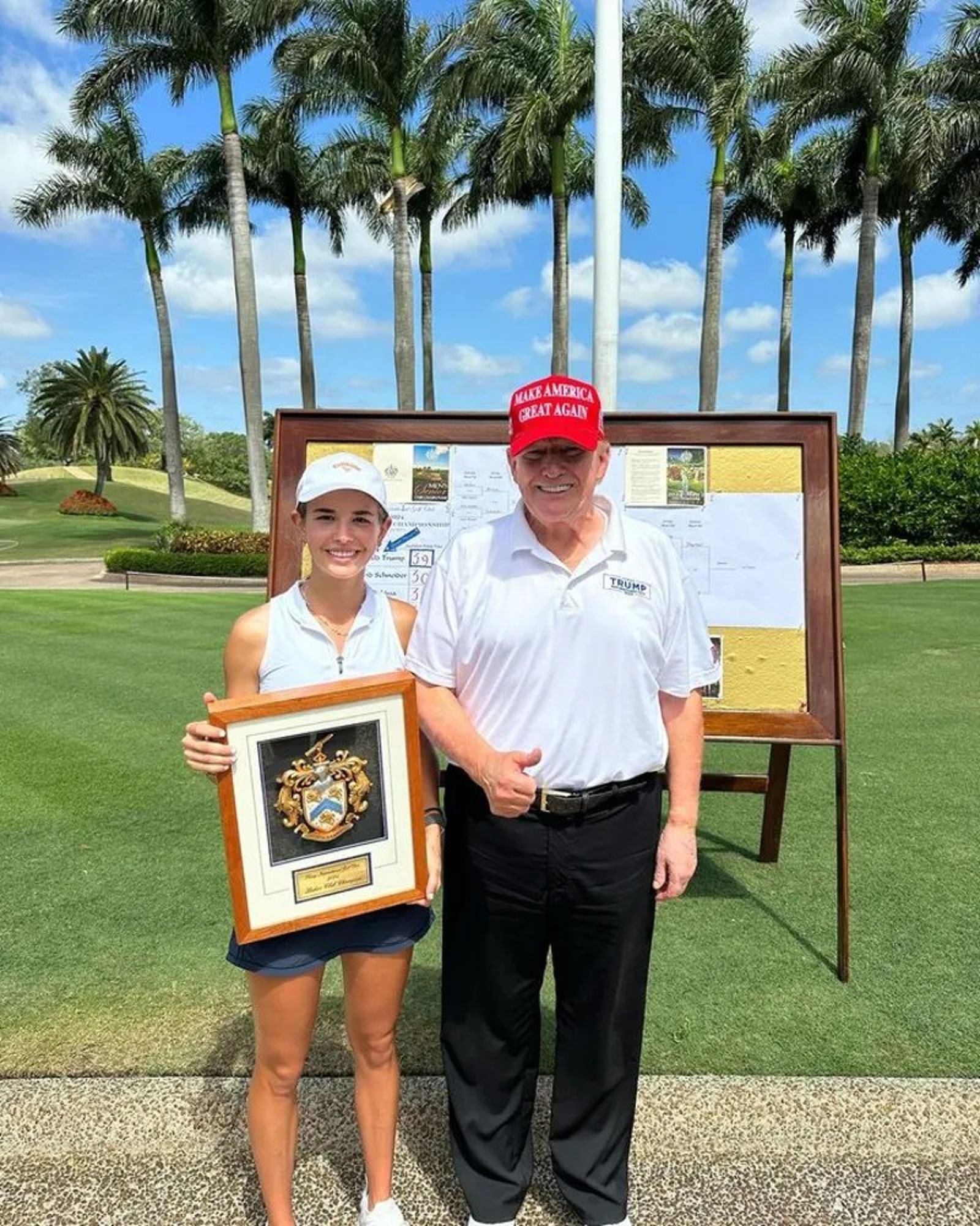 凱伊(左)今年在川普高爾夫球俱樂部拿下女子組冠軍。(翻攝kaitrumpgolfer IG)