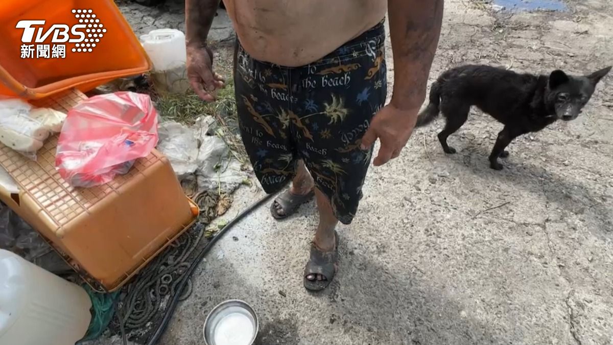 火警當下蕭姓老闆曾試圖衝進火場救火，自己卻被燙傷。（圖／TVBS）