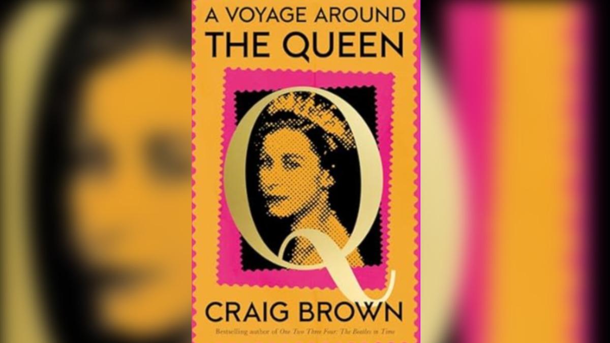 英國知名作家布朗(Craig Brown)將於8月29日出版新書《圍繞女王的旅程》 (A Voyage Around The Queen)。(圖/翻攝自 Amazon)