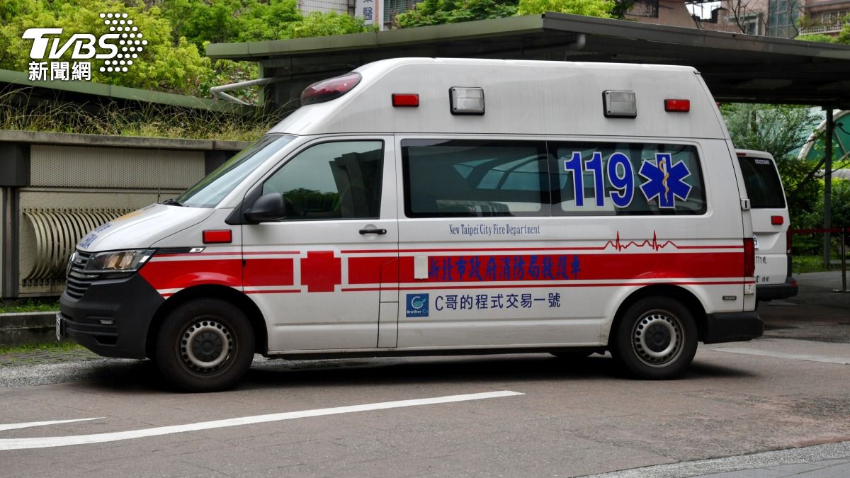 疑失業心情差！新北男「關廁所不出來」　哥推門…驚見他倒地身亡