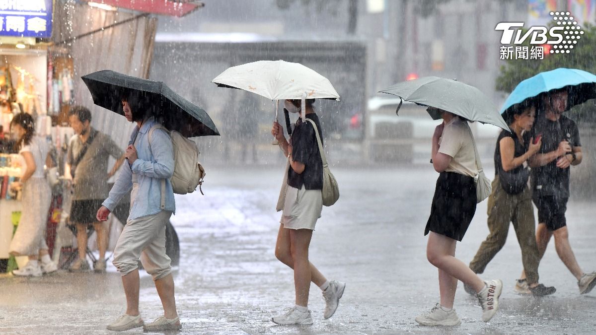 天氣/濕熱還沒完!週三起雷雨範圍擴大 「珊珊」颱風迴轉直撲日