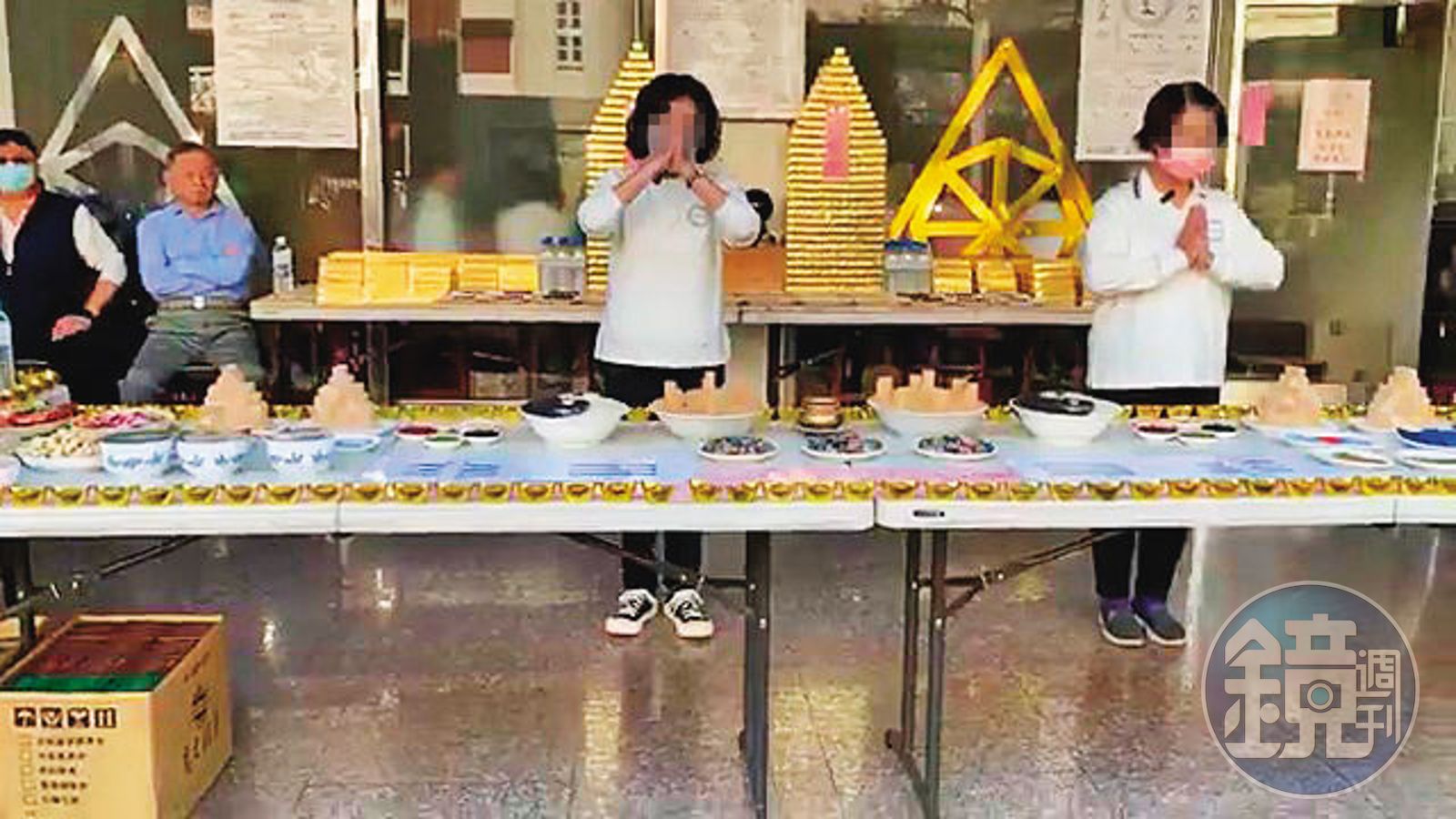 多名學員指控黃森錠假神佛之名,販售宣稱可治百病的保健食品,害不少人延誤就醫喪命。(圖/鏡週刊提供)