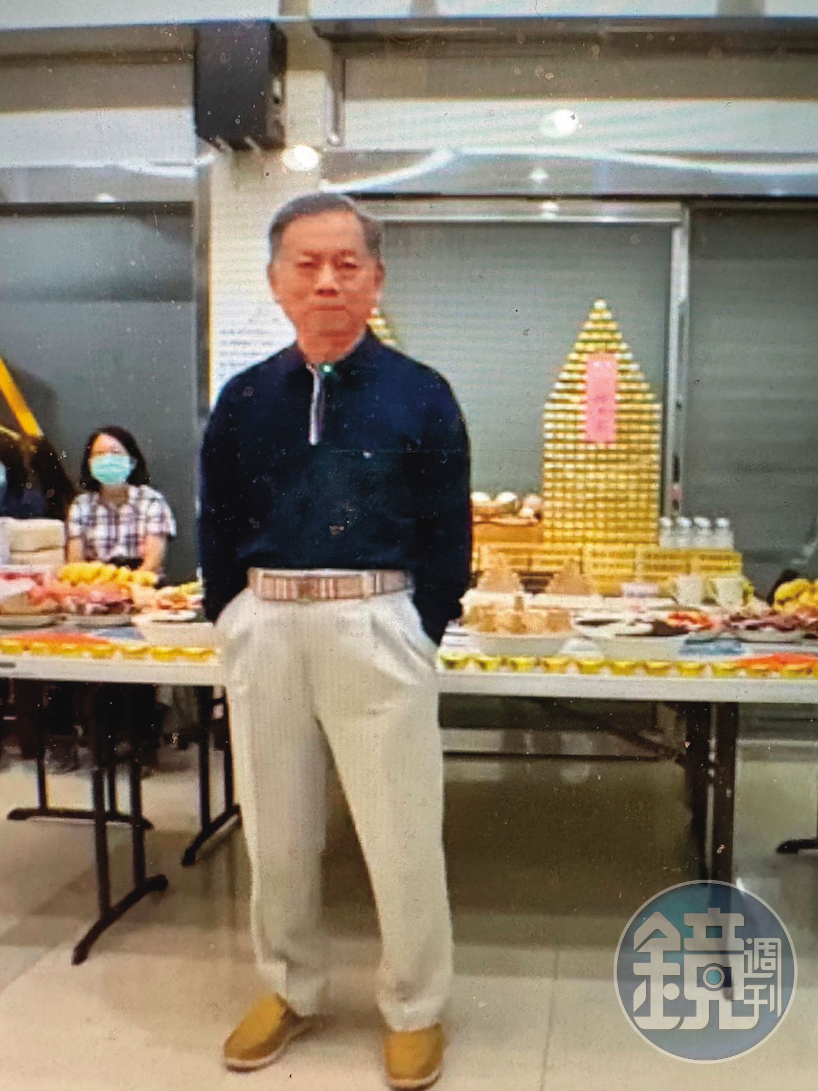 黃森錠說自己是天界領袖,能召喚眾神,帶領學員修行、解決人生煩惱。(圖/鏡週刊提供)