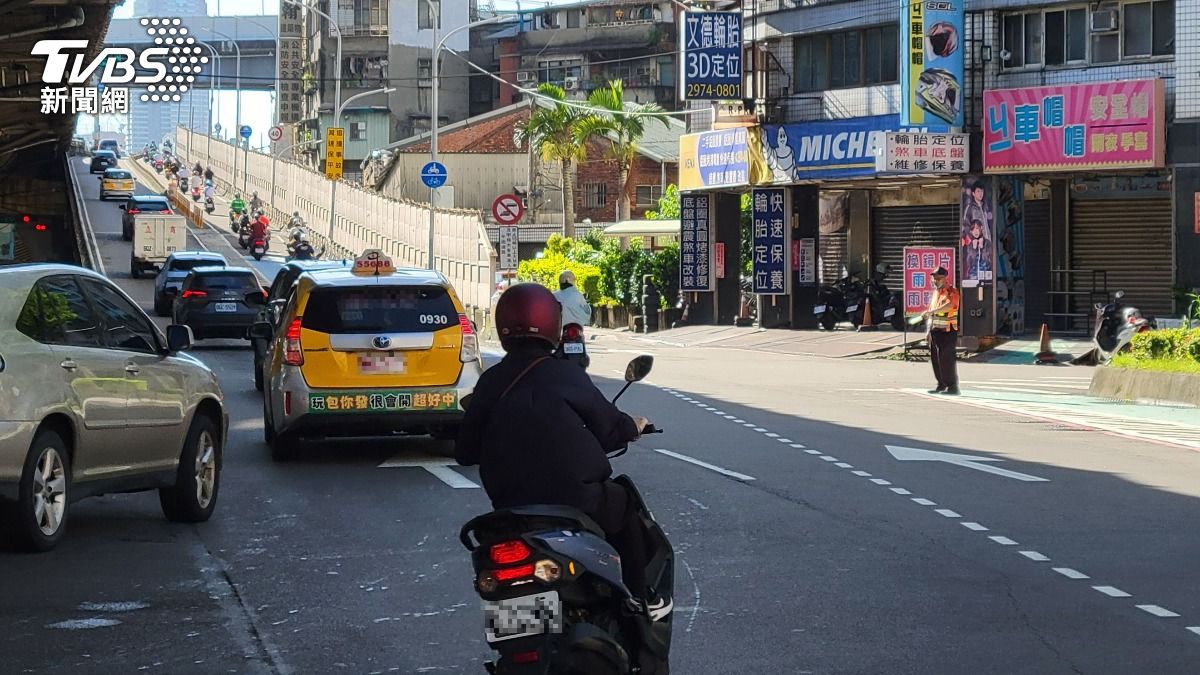 忠孝橋搶通「今單線通行」!這時段起塞爆 逾20噸車輛禁行