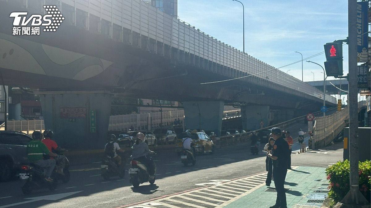 卡忠孝橋賣起早餐!「叫賣哥」現身了 親吐原因:非要發災難財