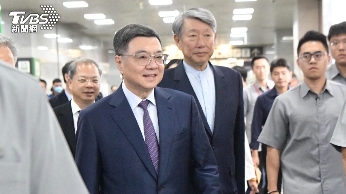 行政院長卓榮泰和經濟部長郭智輝出席「Intelligent Asia 2024」展覽開幕典禮。(圖/胡瑞麒攝)