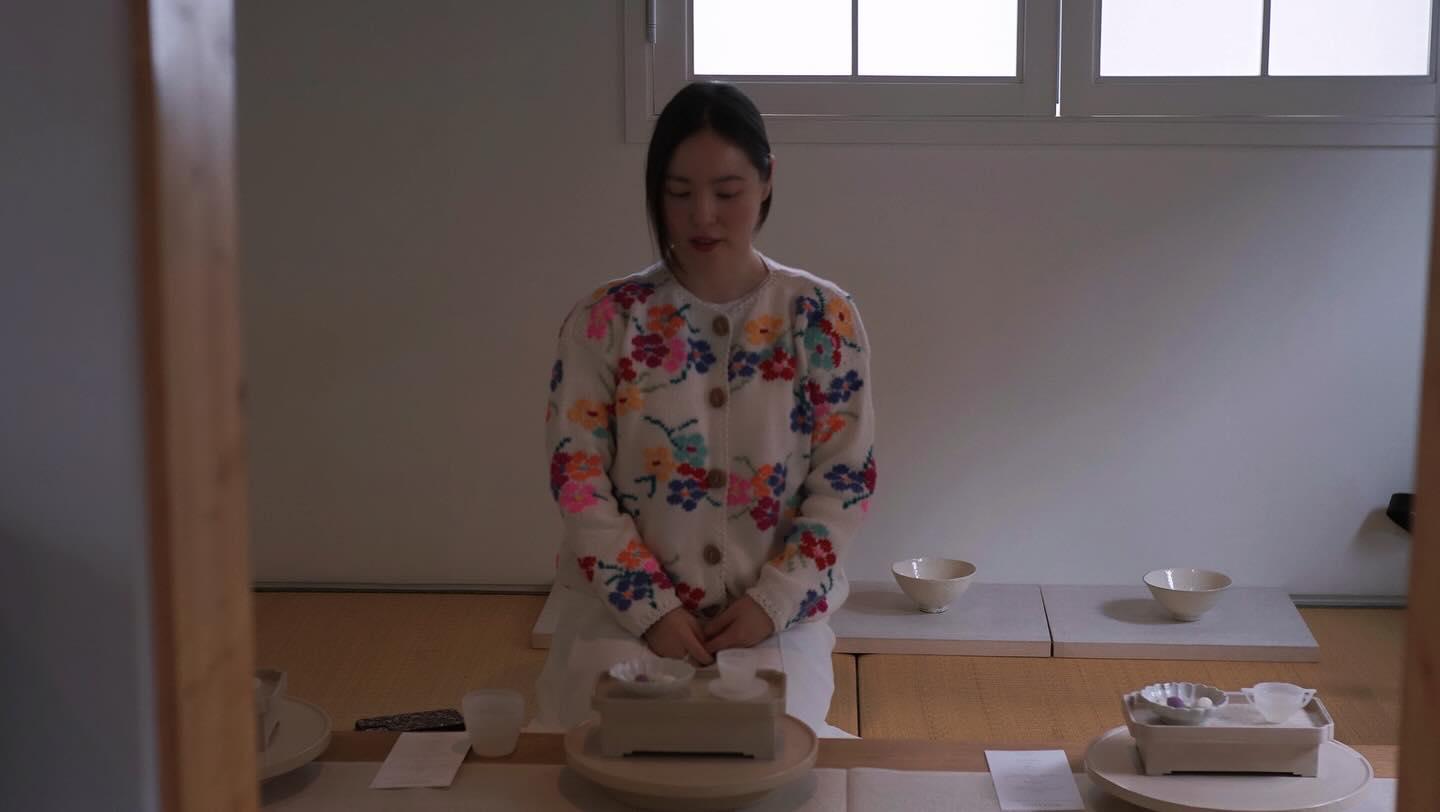 閔孝琳分享學習茶道的照片。(圖/翻攝自閔孝琳IG)