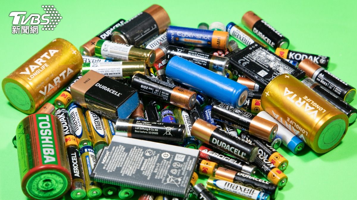 耗盡電量的電池如何處理是許多人忽略的細節。(示意圖/達志影像shutterstock)