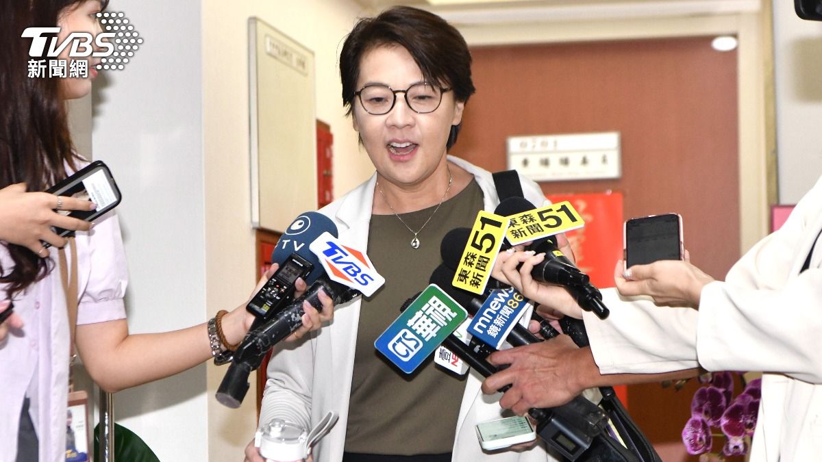 藍白不同調?稅收超徵藍喊普發現金1萬 黃珊珊:先還國家公債