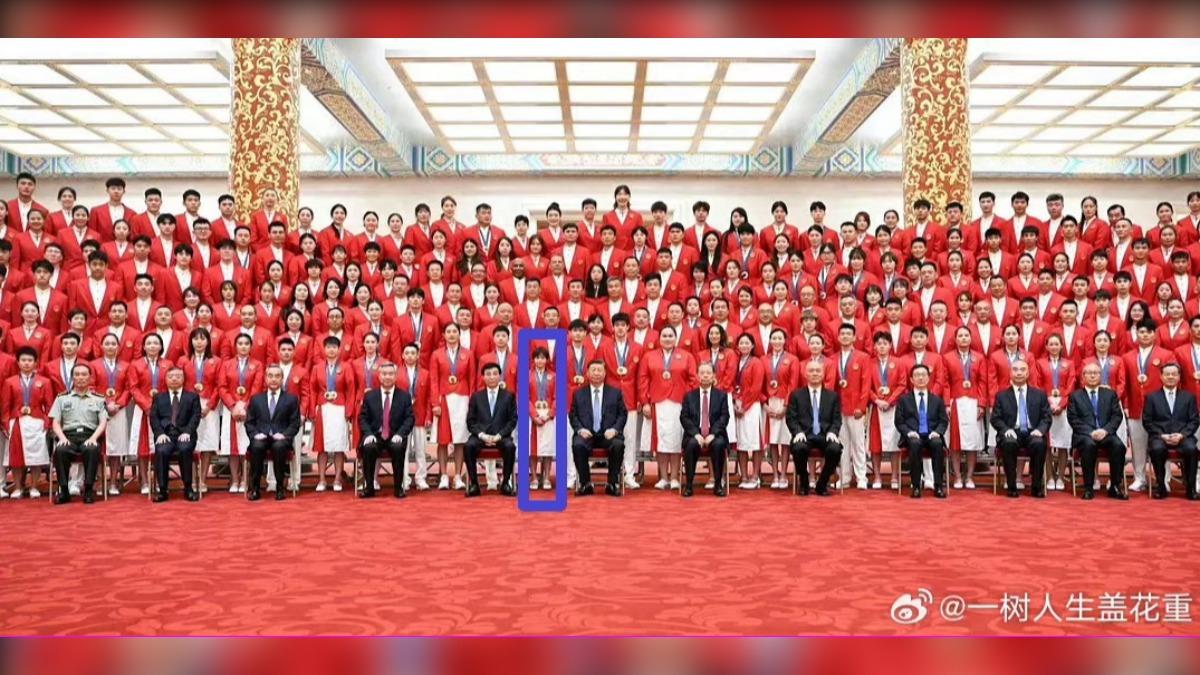 全紅嬋合照站在C位。(圖/翻攝自@一樹人生蓋花重 微博)