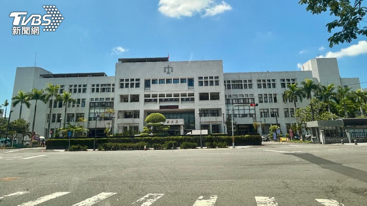 台中婦酒駕逆向上國道！對女警「勾頸亂踹」　判刑7個月