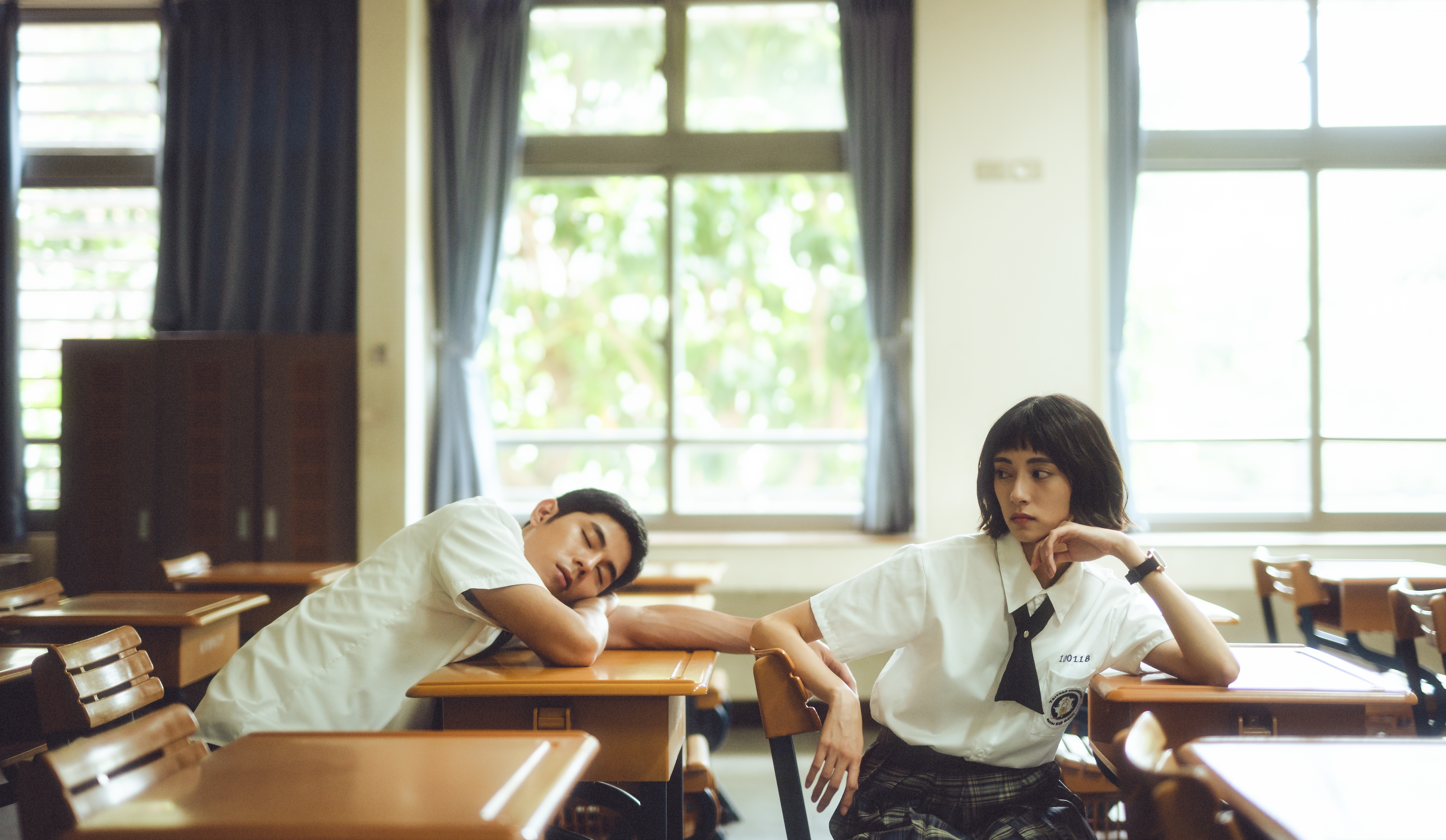 詹懷雲、鄭宇恩劇中是坐在隔壁的同學。(圖/CATCHPLAY+提供)