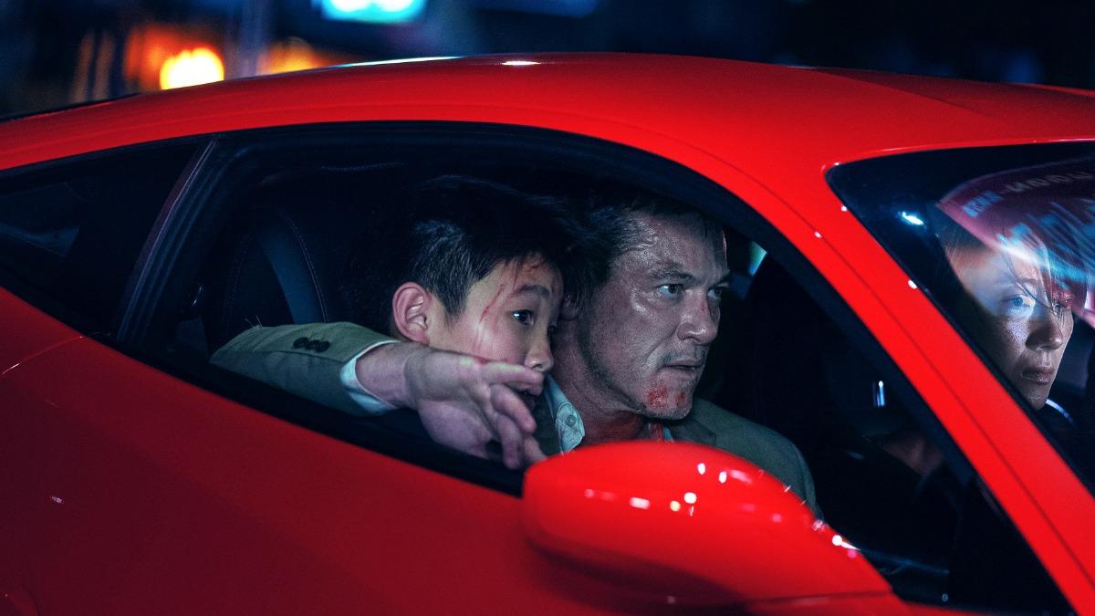 桂綸鎂與路克伊凡斯、童星楊明偉上演台北街頭大逃亡。(圖/采昌提供)