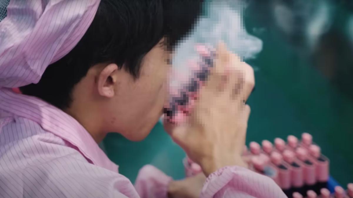 有片/1天得吸1萬支電子煙!中國工廠驚見測試員「嘴對嘴狂吸」