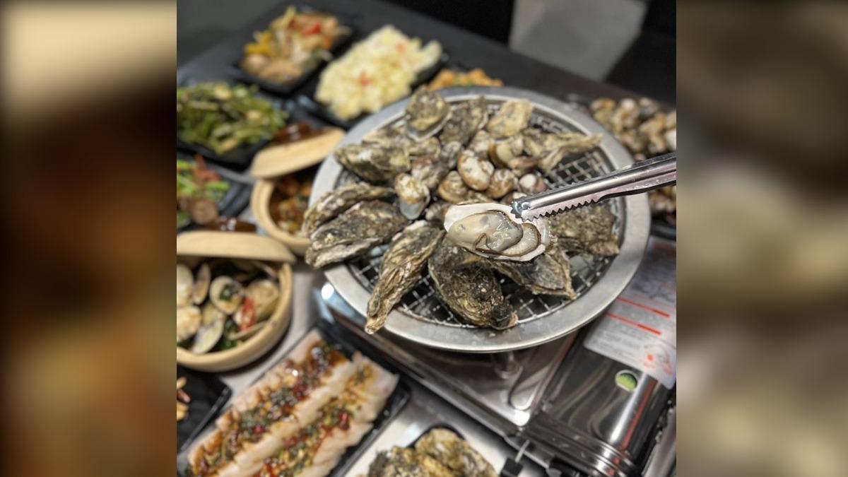 烤蚵、烤蛤蜊吃到飽每人只要199元,CP值超高!(圖/皇元吃到飽臉書粉絲團)