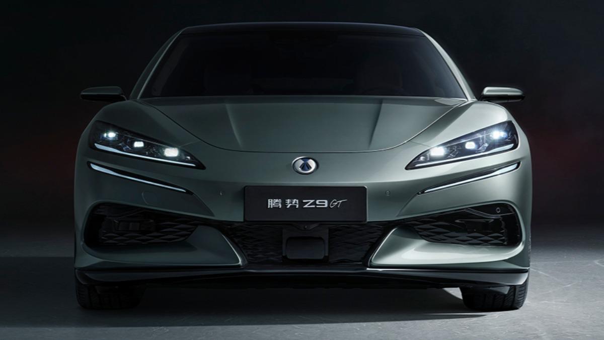 無論是獵跑還是轎車版本,皆採用了日冕造型車頭。(圖/騰勢)