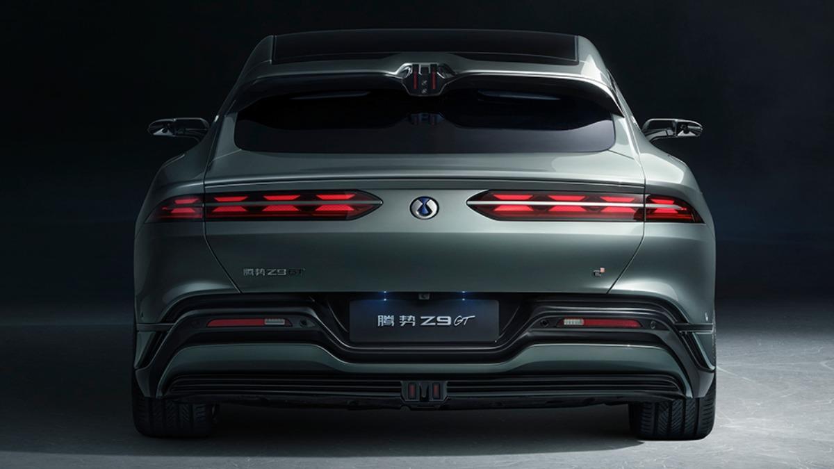 車尾則是融入時光漏斗元素,尾燈採用上下對稱的漏斗造型。(圖/騰勢)