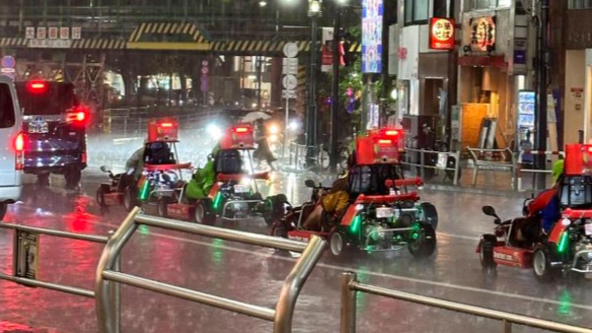 雨炸東京!5人街頭飆「瑪利歐賽車」全濕 網笑:困難模式