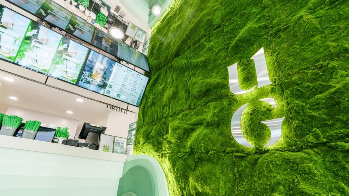 UG信義永吉店的店裝綠意盎然，創造都市綠洲的意象。（圖／UG）