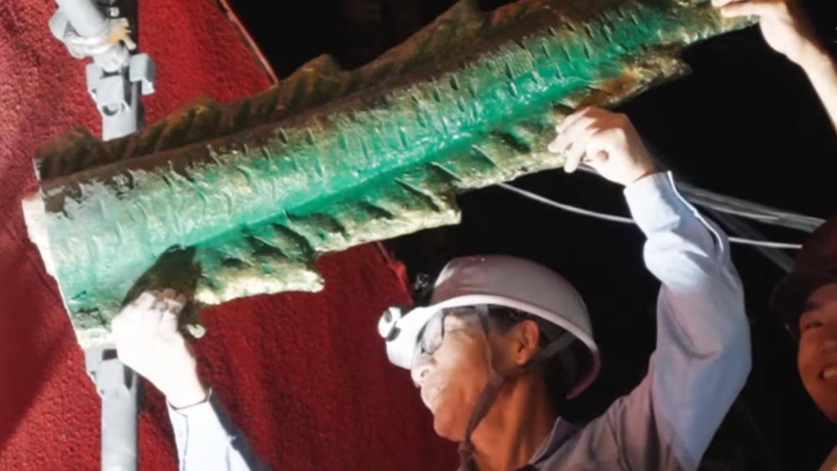 大阪金龍拉麵深夜斷尾了!花半小時拆除 龍眼「痛苦含淚」畫面曝