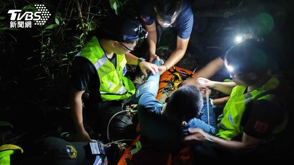救護人員緊急將洪姓領隊轉往馬偕醫院,卻仍因傷勢過重宣告不治。(圖/TVBS)