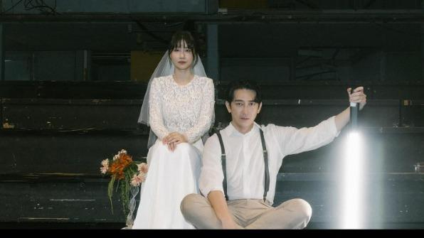 施名帥、朱芷瑩婚紗照很有意境。(圖/翻攝自施名帥臉書)