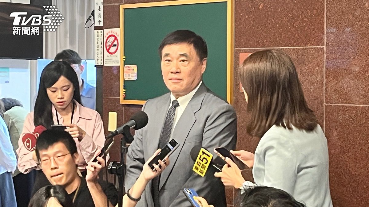 郝龍斌轟柯文哲「民眾黨的負債」：一人政黨恐泡沫化