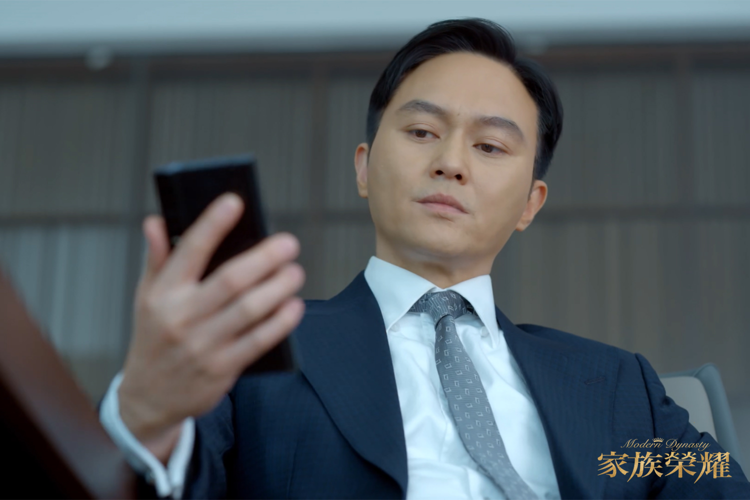 張智霖暗中策劃,破壞龍馬兩家的商業聯姻。(圖/TVBS)