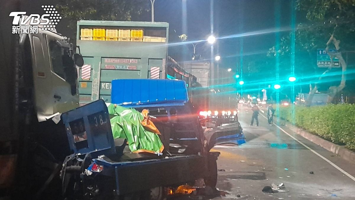 清水區臨港路6段發生一起五車連環撞。(圖/TVBS)