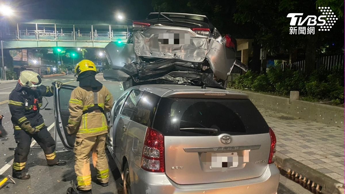 高雄男酒駕拒檢逃逸 下一秒撞5車慘收18萬罰單