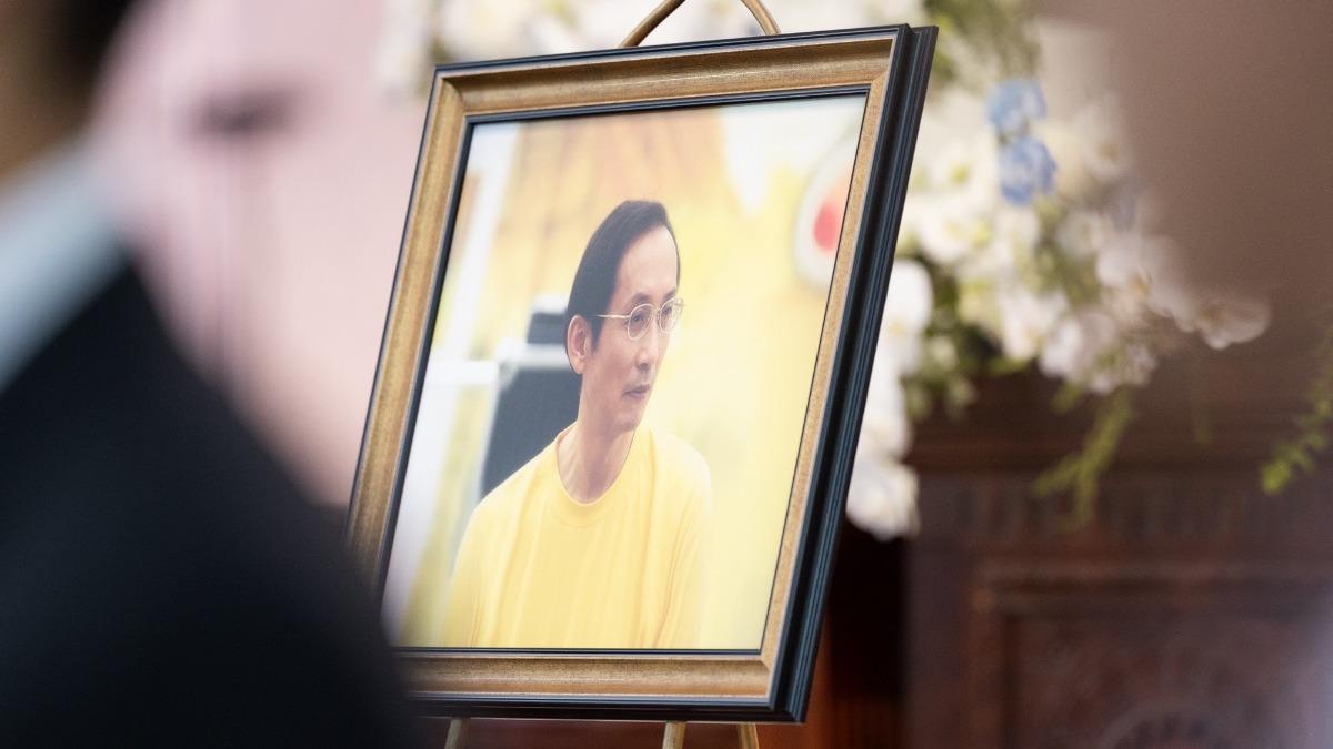 賴清德今(24日)前往高雄，出席總統府國策顧問、醫師詩人曾貴海的告別追思禮拜。(圖/總統府提供)