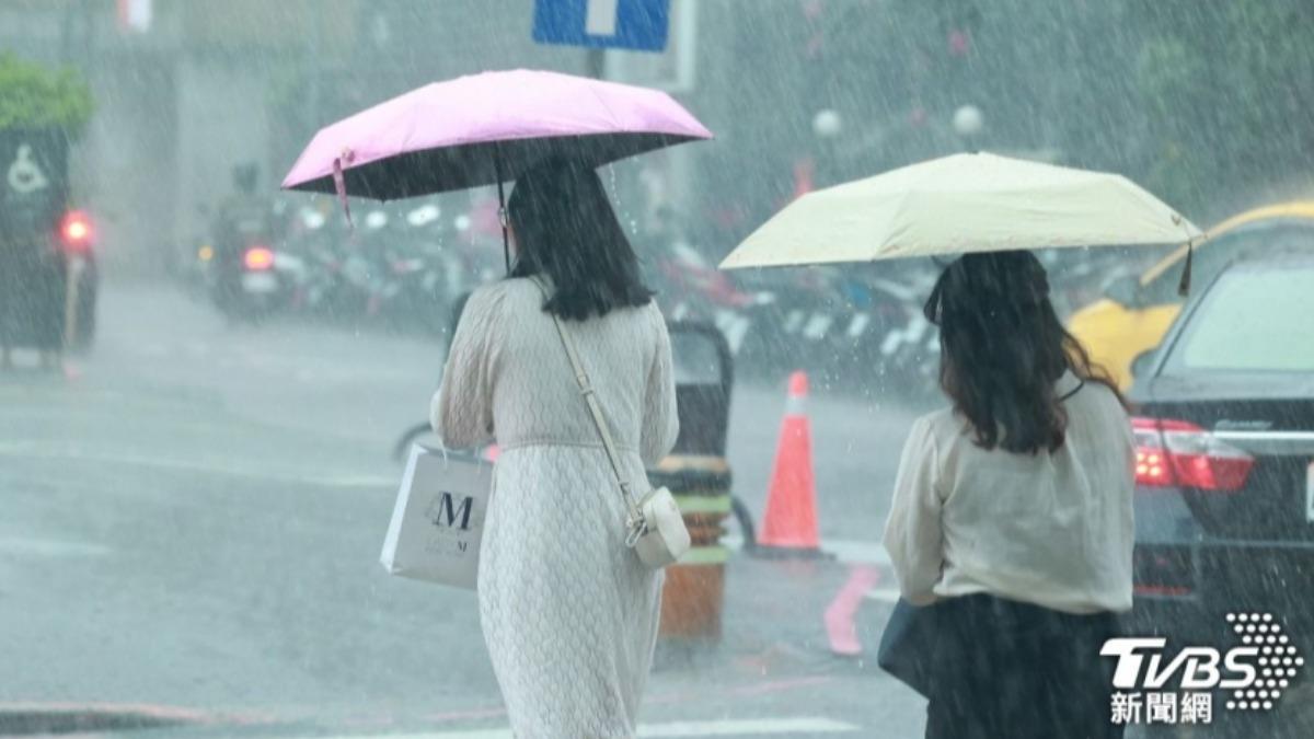 天氣/國家警報響了!大雷雨狂轟「16縣市大雨特報」 下到晚上