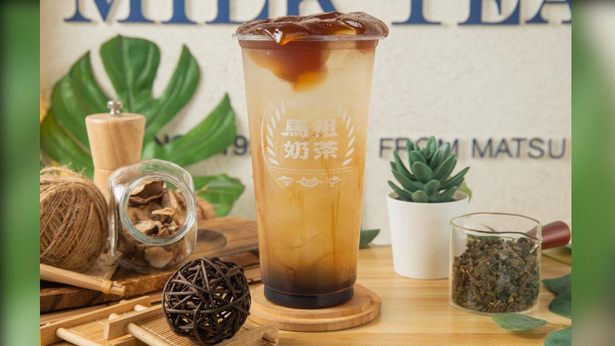 「黑糖檸檬粉粿」(下款)則是古早味配料人首選。(圖/馬祖奶茶)