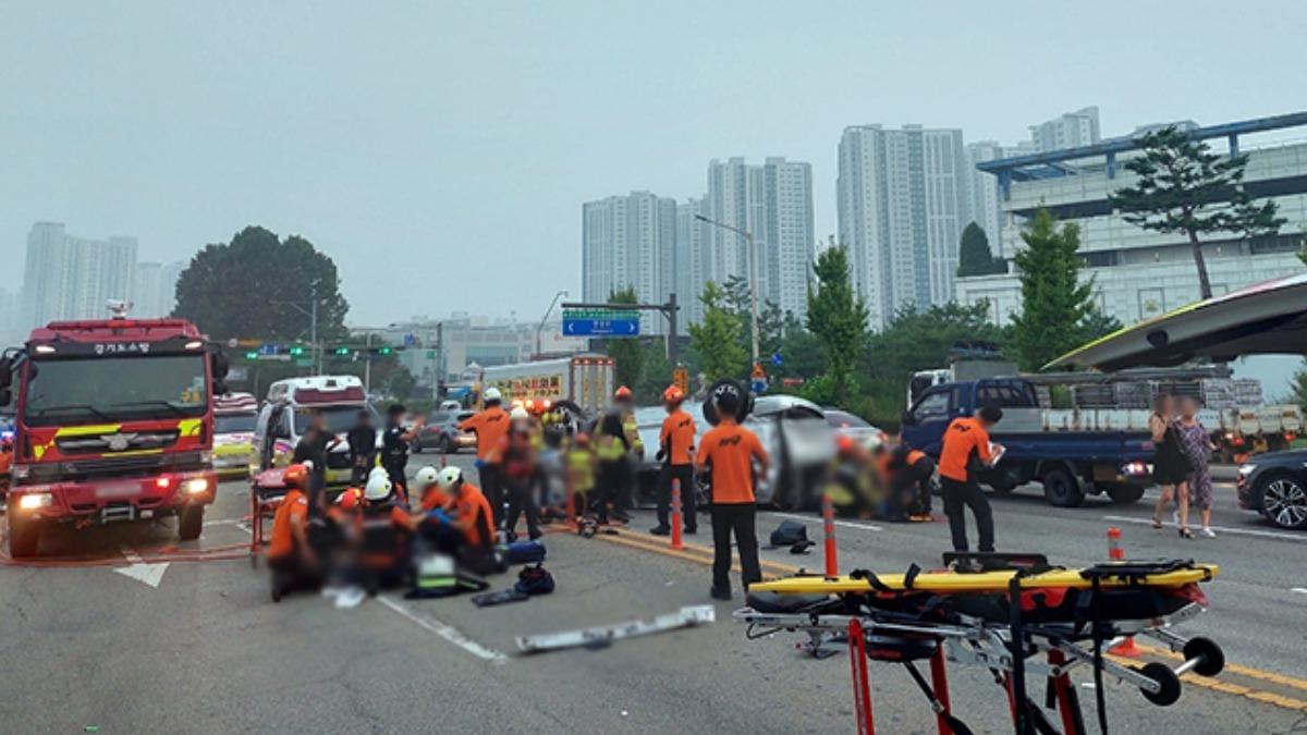 南韓廂型車疑闖紅燈遭公車撞擊 釀5死其中3死者為中國臨時工