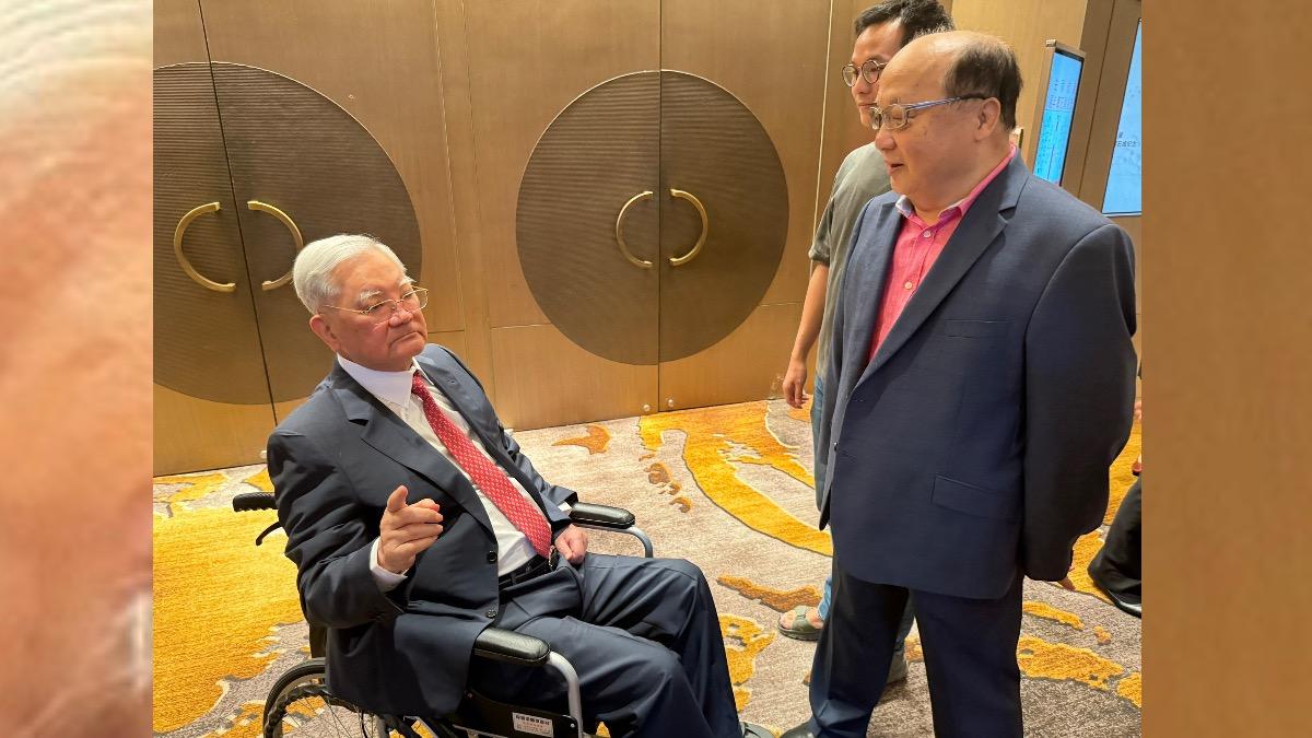 90歲連戰今舉辦鑽石婚宴,台中市前市長胡志強現身。(圖/連辦提供)