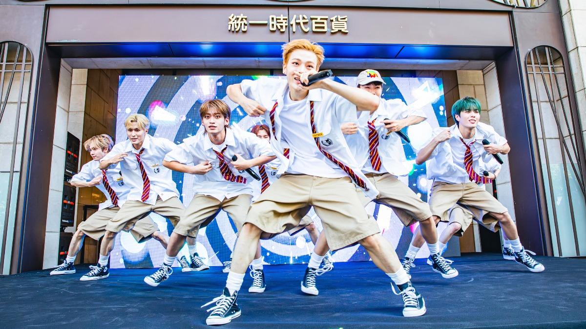 WHIB台北街頭開唱竟「摔壞」台北101！　最愛超商便當、茶葉蛋