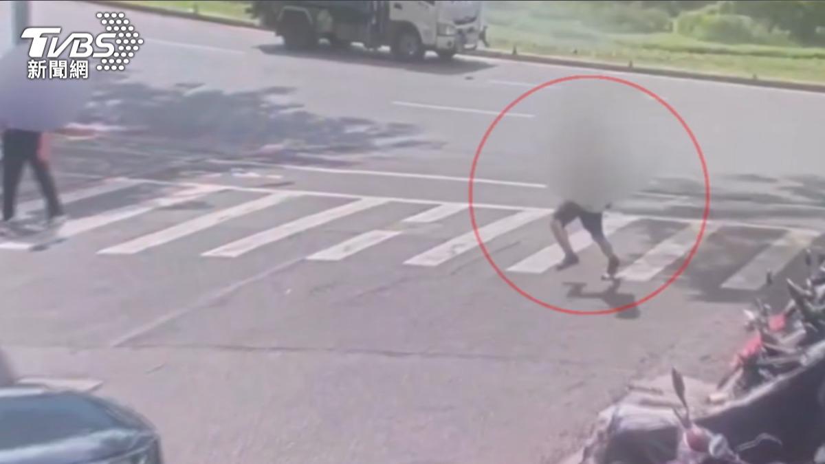 再亂摸呀!北市色男狂襲10女胸臀 他辯「擋路推開」遭起訴