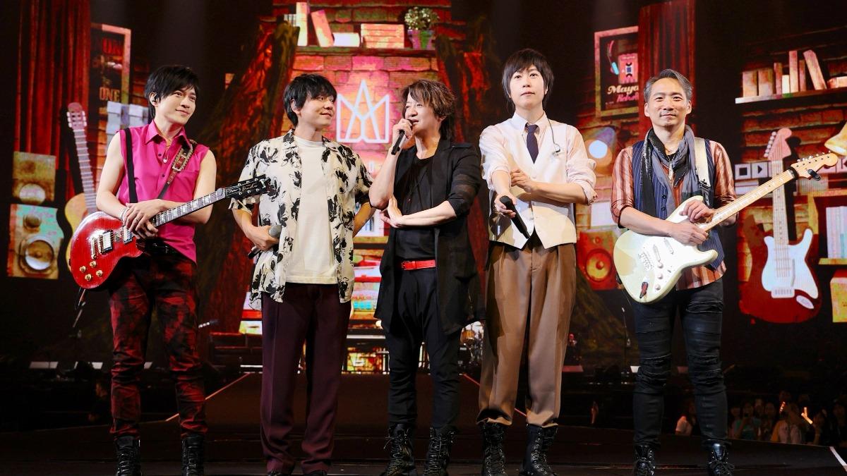 山村隆太(左二)和TERU驚喜登台,和五月天合唱〈OAOA〉。(圖/相信音樂提供)